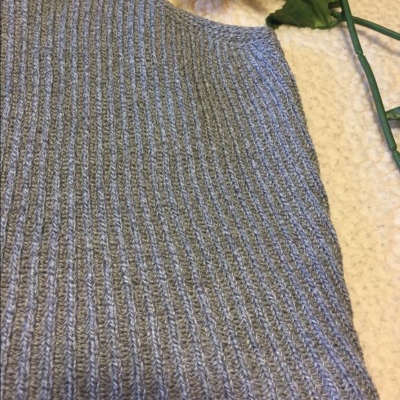 ❌sold❌Brandy Melville Gray Thermal Knit Crop Top✨ - Picture 5 of 5
